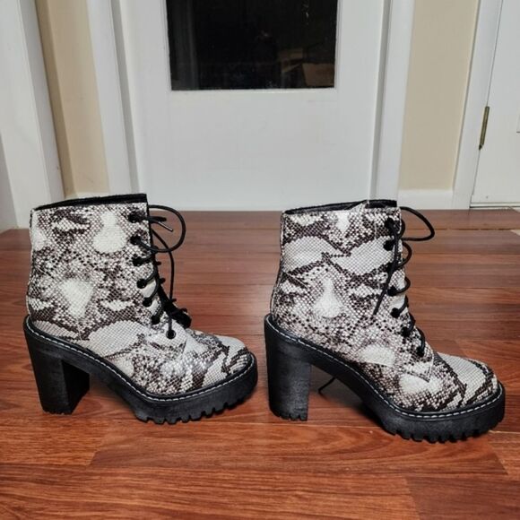 New Madden Girl Archiee Snakeskin Ankle Boot 7 NWOB - Picture 7 of 7